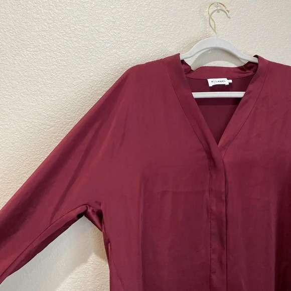 R LABEL The Reset Satin Popover Button Up Tunic Currant Size Medium V Neck Red - Picture 3 of 6